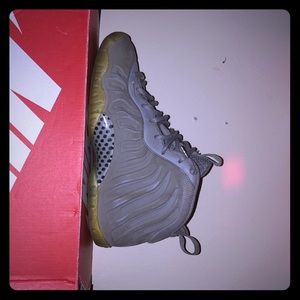 Wolf grey phoms. Worn about 10 times size 6.5